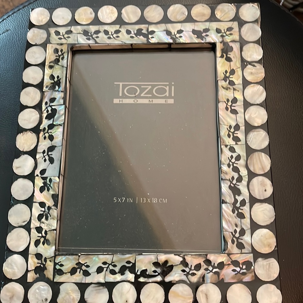New in box Mother of Pearl inlayed frame 5 x 7